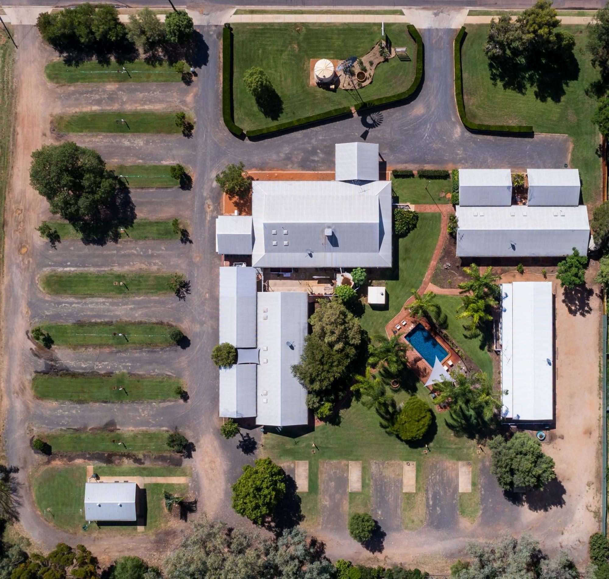Tambo Mill Motel & Caravan Park エクステリア 写真