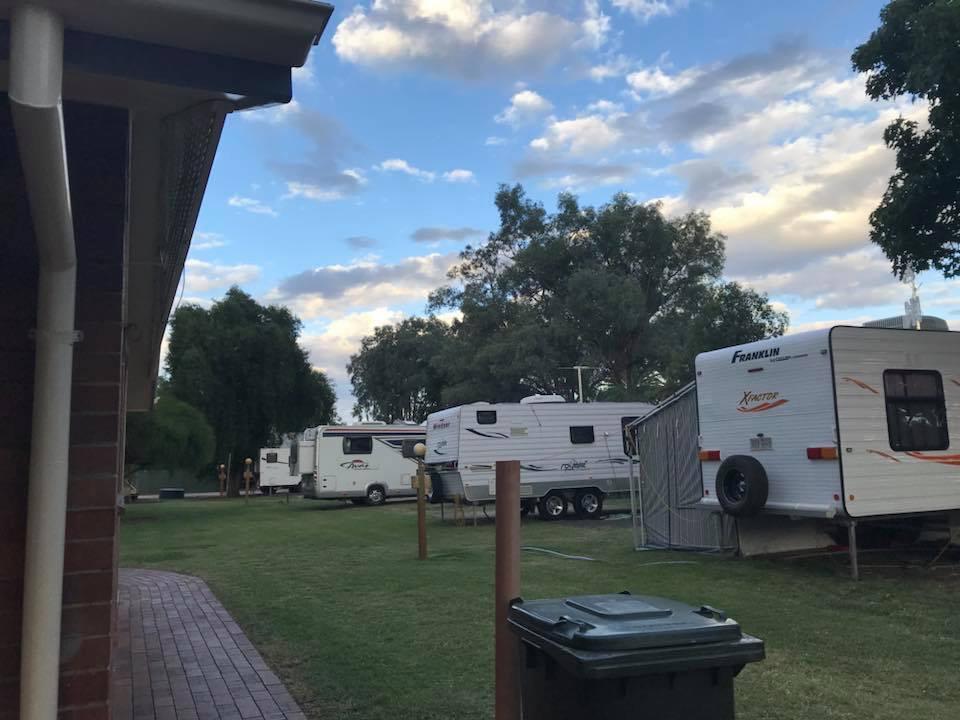 Tambo Mill Motel & Caravan Park エクステリア 写真